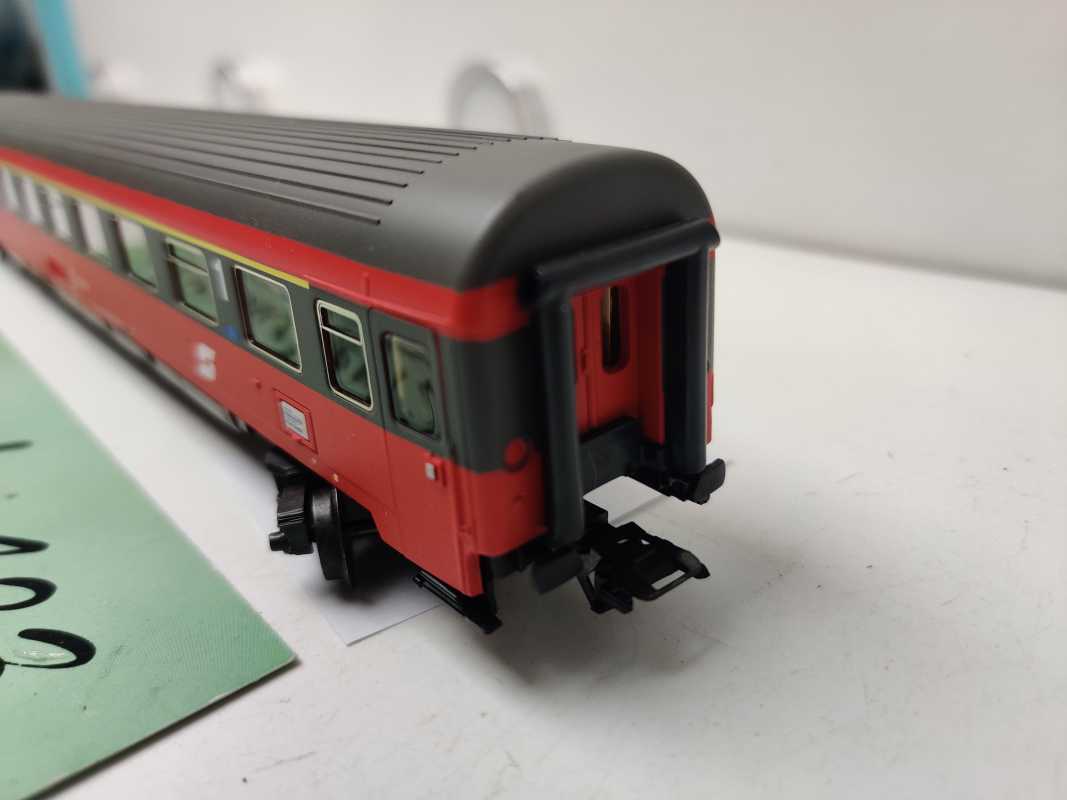 Märklin H0 AC 42725  / 1 Personenwagen vom Wagenset „Fernverkehr“ 1. Kl. / ÖBB / NEM