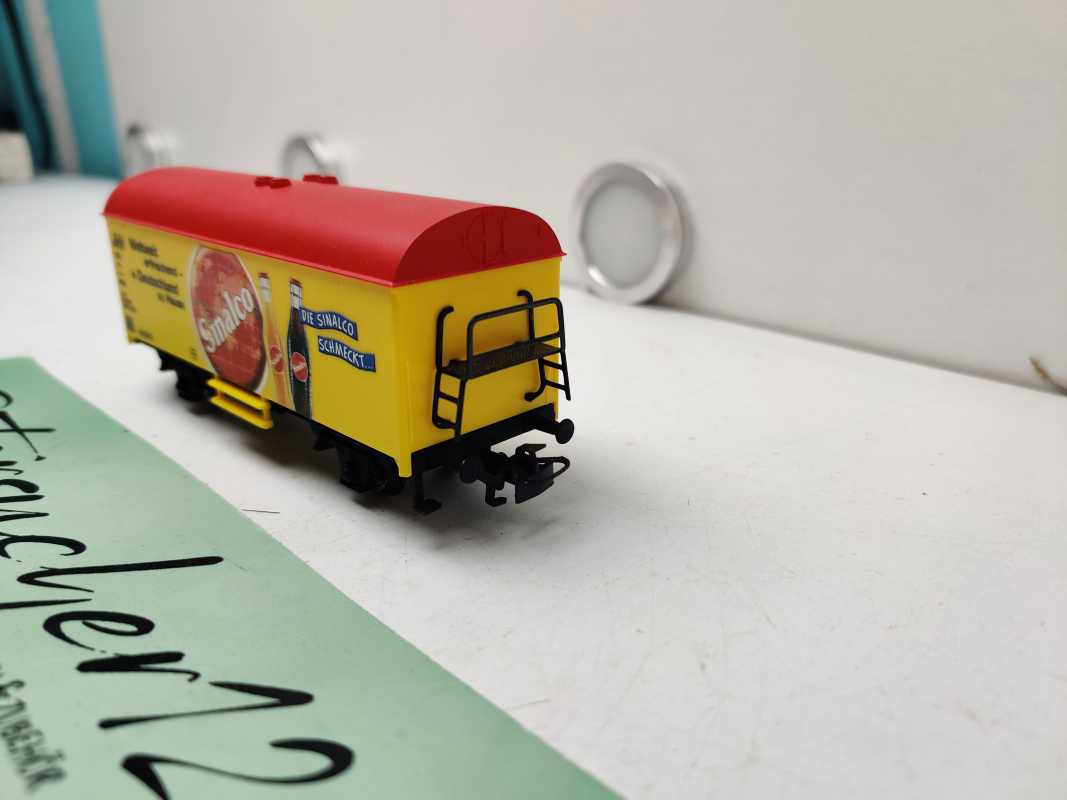 Märklin H0 AC 44213 / zweiachsiger Kühlwagen / Ichqrs 377 / Limonadenmarke Sinalco / DB