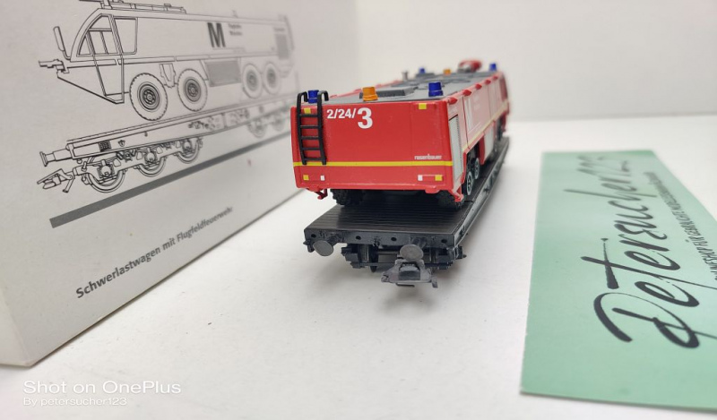 Märklin H0 AC 48667 Schwerlastwagen mit Flugfeldfeuerwehr / NEM / DB / OVP weiß
