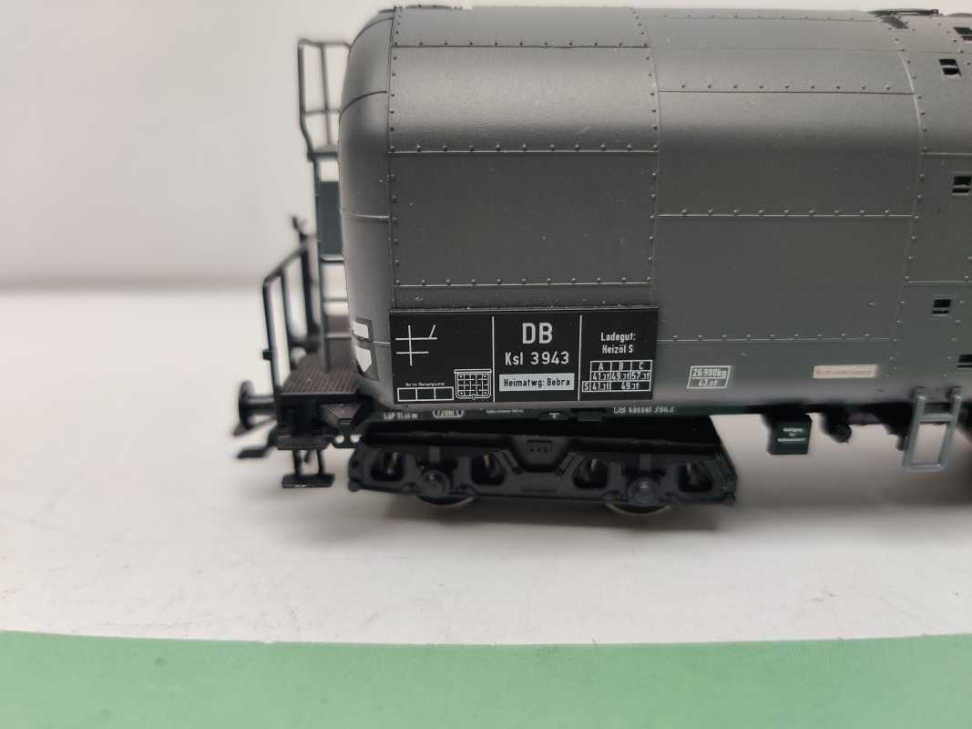 Märklin H0 AC aus Set 47906 / 3943 Vierachsige Heizöl-Dienstgutwagen / Bauart Ksl 3504 /DB / NEM