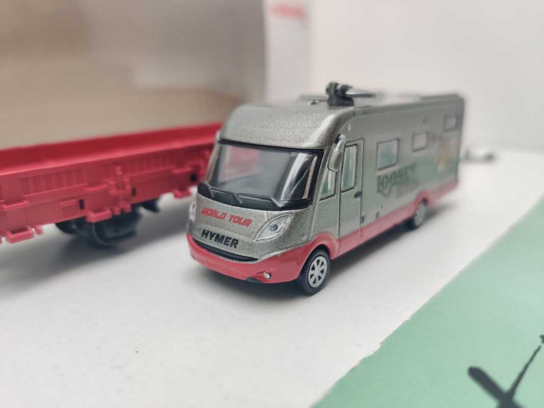 Märklin H0 AC 48611 1.FCM JW'11 "Looney Tunes" Niederbordwg + Wohnmobil / OVP weiß