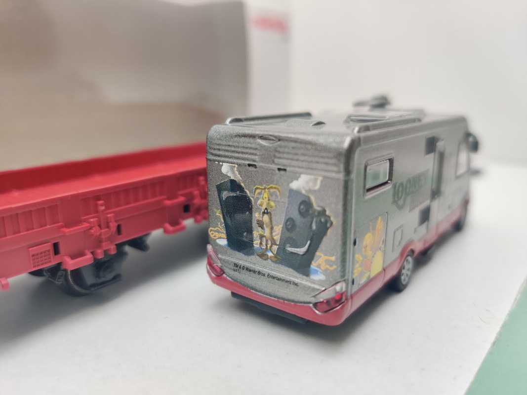 Märklin H0 AC 48611 1.FCM JW'11 "Looney Tunes" Niederbordwg + Wohnmobil / OVP weiß