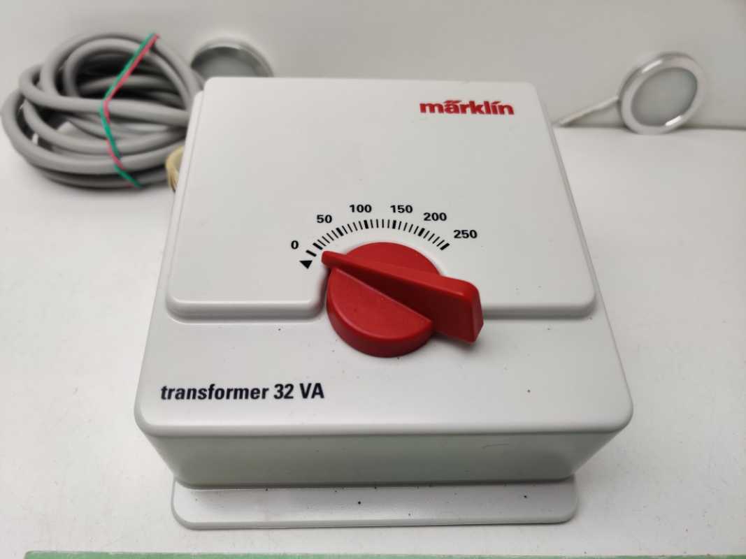 Märklin 6647 / Transformer 32 VA / Weiß
