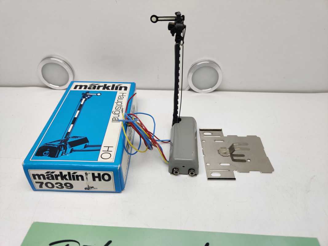MÄRKLIN H0 1 x Hauptsignal 7039 / M-Gleis / Kurze Kabel / OVP