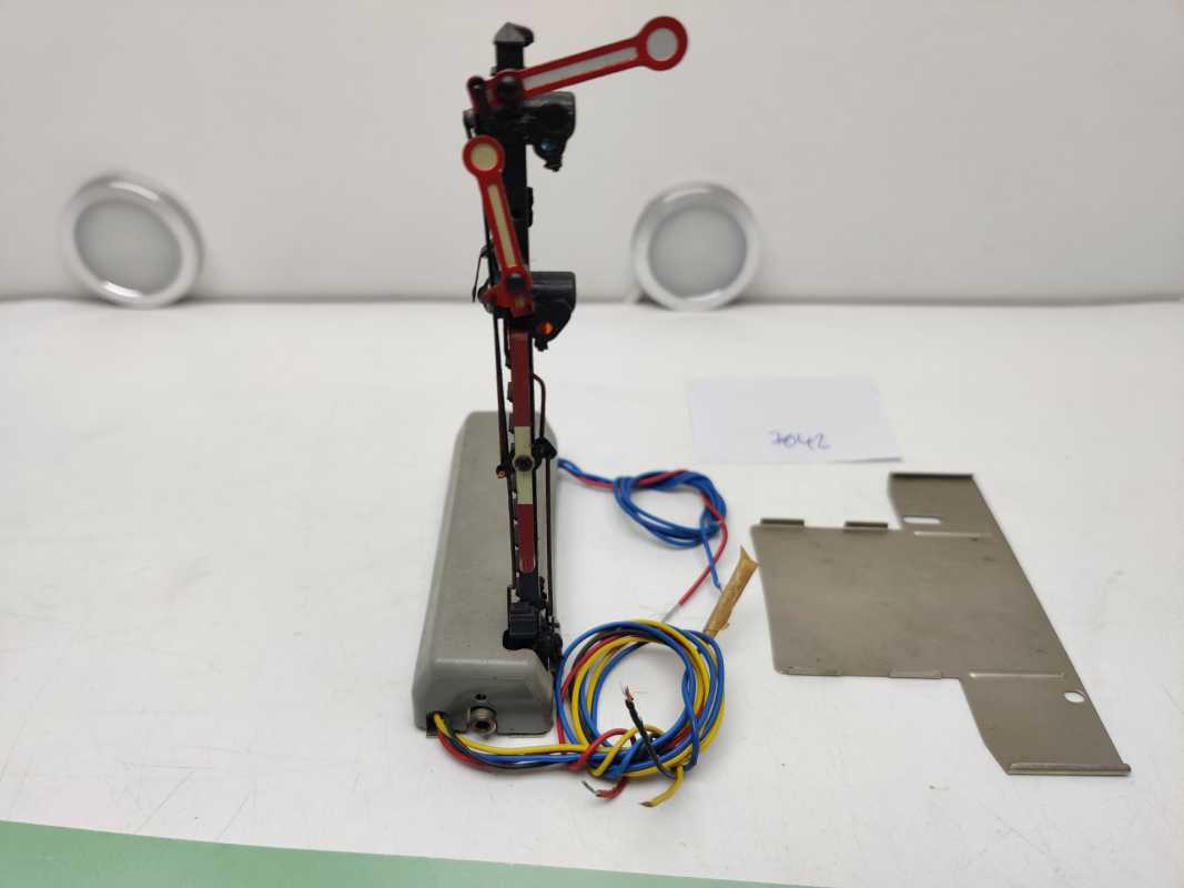 MÄRKLIN H0 1 x Hauptsignal / Sperrsignal 7042 / M-Gleis / Kurze Kabel