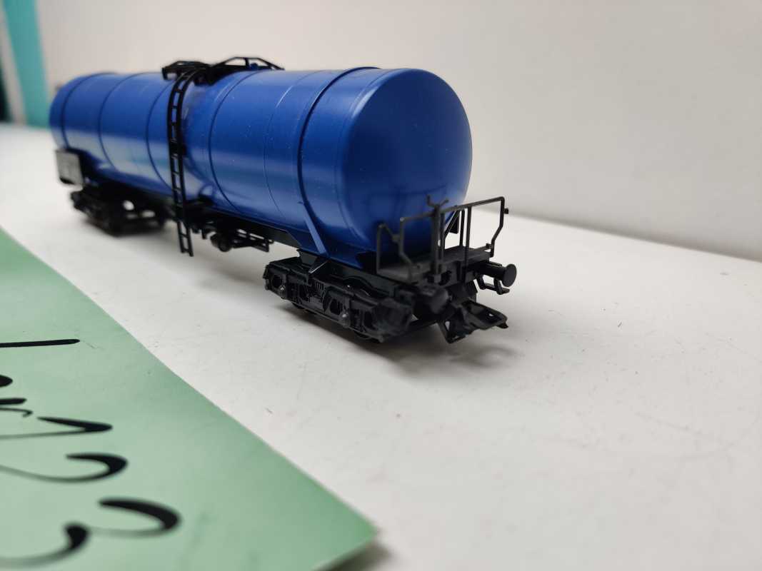 Märklin H0 AC 785 7 147-7 / 4-Achser Kesselwagen /  Blau / NEM / SBB