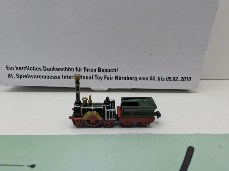 Märklin Z 8499 Hist. Lok "Adler" ohne Funktion / Standmodell / Messe NBG '10 / OVP