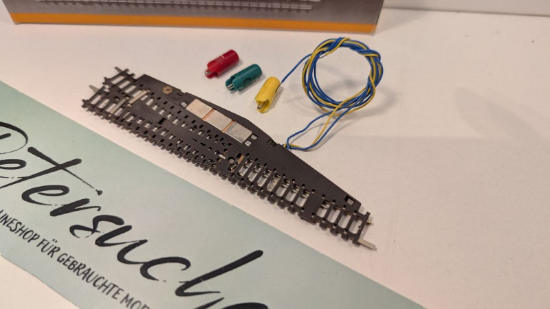 Märklin Z DC 8562 elektromagn. Weiche / Links / L 110 / 13° / R 490 mm / OVP