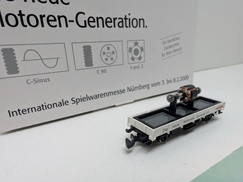 Märklin Z DC 8615.2000.01 Niederbordwag. "neue Motoren Gen." / Messe NBG '00 / OVP