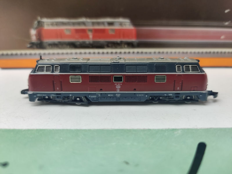 Märklin Z DC 8820 Diesellokomotive / BR221/ Rot / Analog / OVP