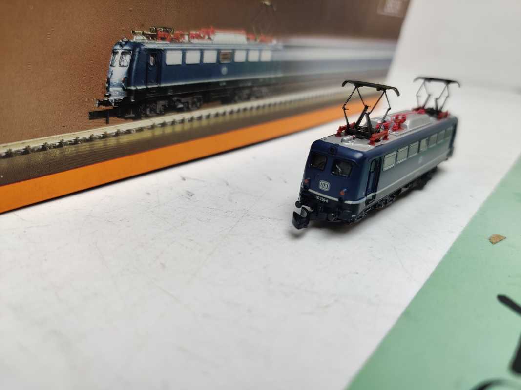 MÄRKLIN Z DC 8839 / Elektrolokomotive / BR 110 226-8/ DB / Defekt / OVP