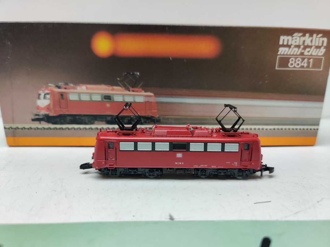 MÄRKLIN Z DC 8841 / Elektrolokomotive / BR 110 216-9 / DB / Rot  / Analog / OVP