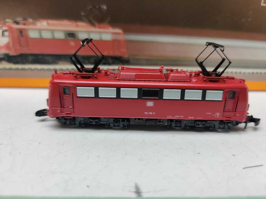 MÄRKLIN Z DC 8841 / Elektrolokomotive / BR 110 216-9 / DB / Rot  / Analog / OVP