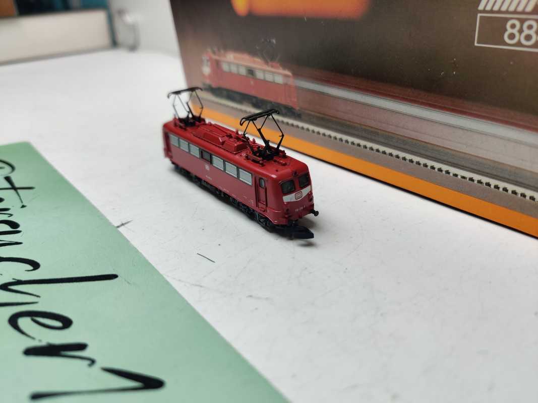 MÄRKLIN Z DC 8841 / Elektrolokomotive / BR 110 216-9 / DB / Rot  / Analog / OVP