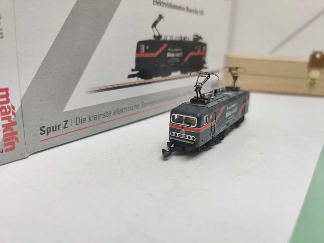 Märklin Mini Club Z DC 88430 / Elektrolokomotive der Baureihe / BR 143 / exklusive Messelokomotive / Analog / OVP