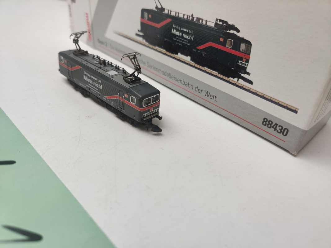 Märklin Mini Club Z DC 88430 / Elektrolokomotive der Baureihe / BR 143 / exklusive Messelokomotive / Analog / OVP