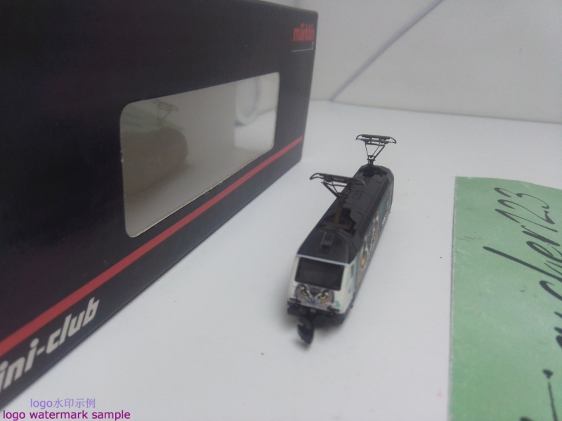 Märklin Z DC 88467 / Re 460 Elektrolokomotive / ist eine farbenfrohe Werbelokomotive /SBB / Digital-Umbau / OVP 
