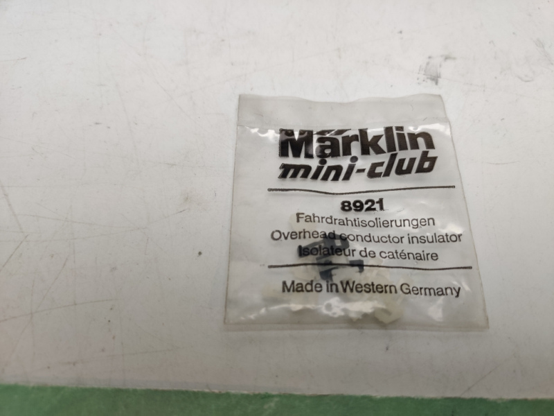 Märklin Mini-Club Z DC / 8921 Packung Fahrdrahtisolierungen / OVP