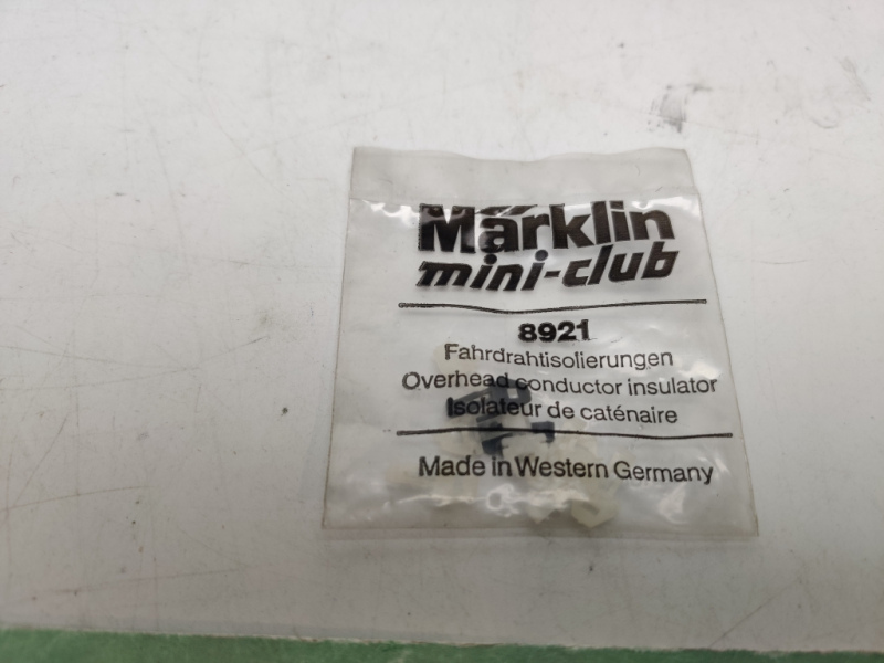 Märklin Mini-Club Z DC / 8921 Packung Fahrdrahtisolierungen / OVP
