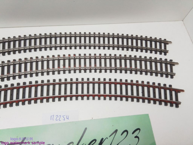 Märklin H0 AC 2251 3x gebogenes K-Gleis / R 618,5 / 30° = 1/1 / Kleber, Farbe