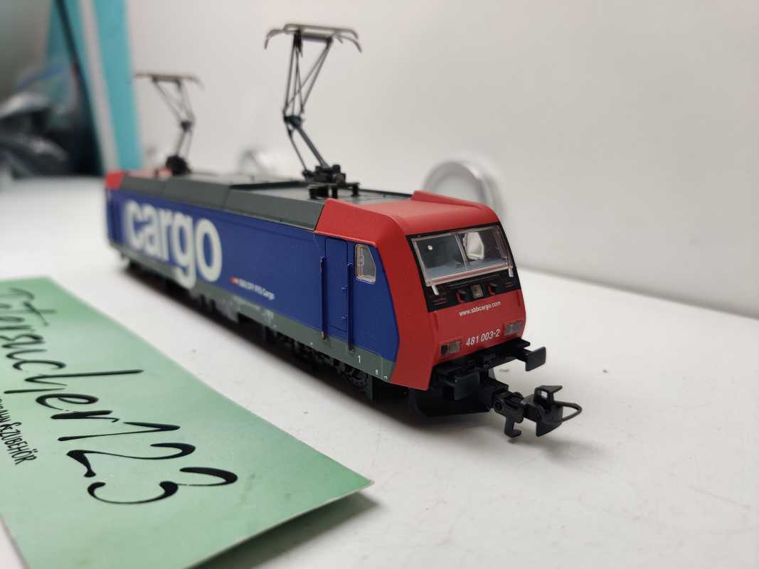 MÄRKLIN H0 AC Elektrolokomotive Re481 003-2 / blauen und roten Design / SBB Cargo / Fx