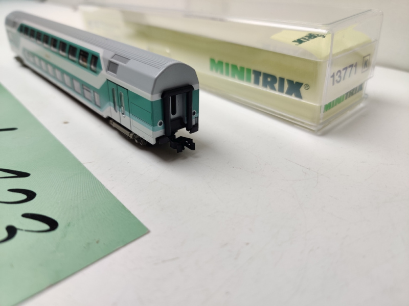 Mini Trix N DC 13771 / Nahverkehrs-Doppelstockwagen / 2. Klasse / inklusive Personen / OVP