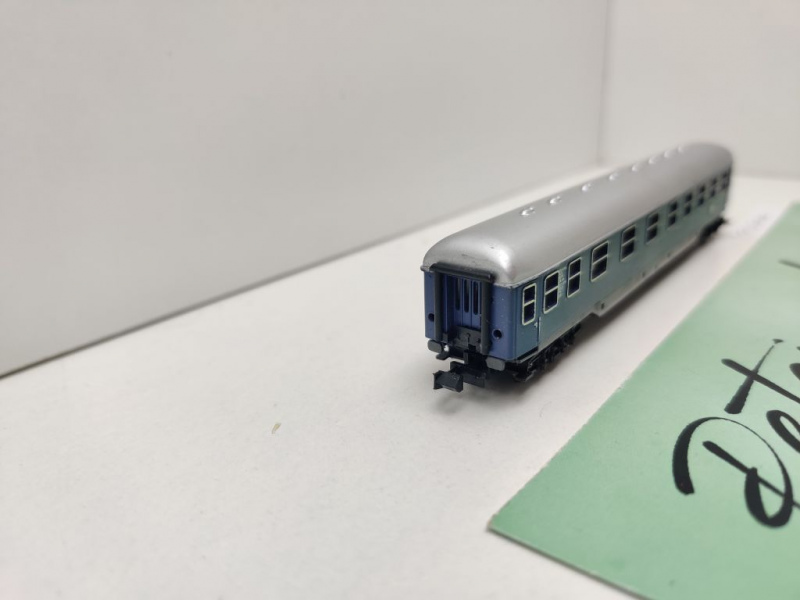 Minitrix N DC 51 3013 00 Schnellzugliegewagen "Touropa" / Bc4ümg / DB