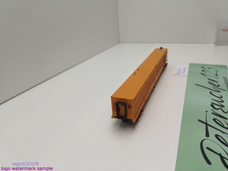 Minitrix N DC 11444.002 1x Sanitätswg aus Start Set "Tunnelrettung"  / Rtz / NEM / DB