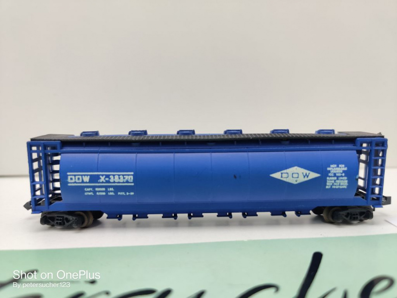 Minitrix N DC 51 3121 00 US Tankwagen "Dow" Center flow tank car / DOWX