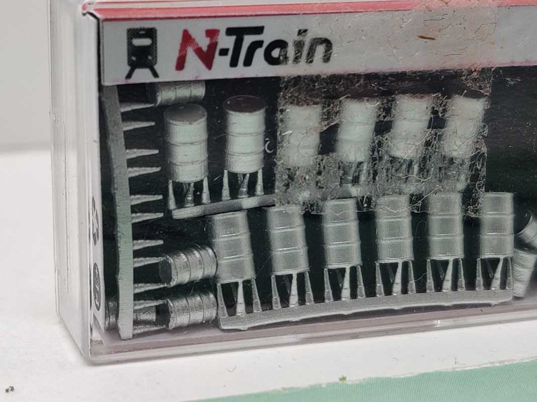 N-Train N 212.26 Metallfässer silbern 26 Stck / unbenutzt / 1:160 / OVP