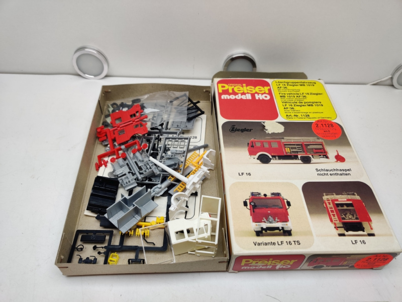 Preiser H0 / 1:87 / 1128 Löschgruppenfahrzeug LF 16 Ziegler / Feuerwehr / Bausatz / OVP