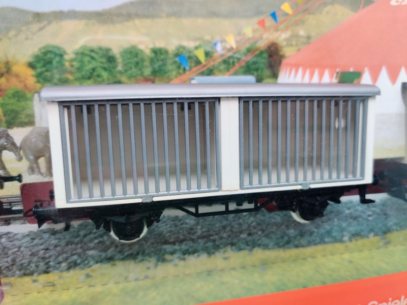 Primex H0 AC 4590 Zirkuswelt 5 "Sarrasani" 2x ged Güterwagen / OVP ungeöffnet