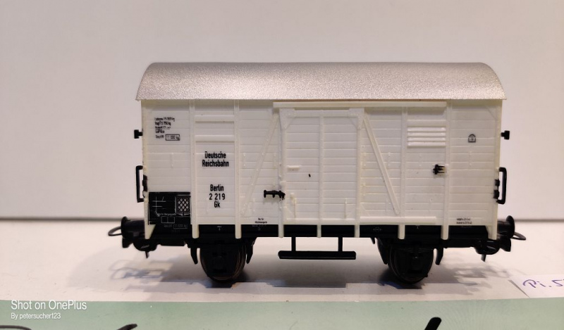 Piko H0 AC gedeckter Güterwagen / Berlin 2 219 Gk / NEM / DR