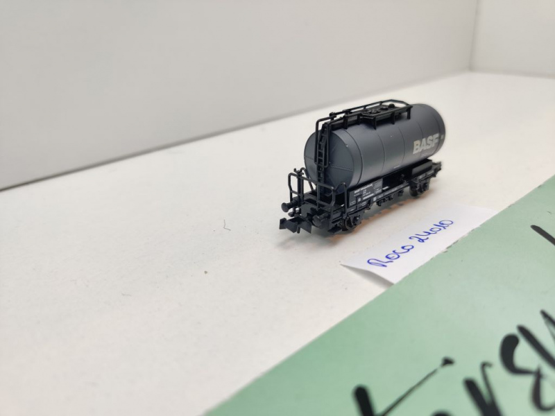 Roco N DC 24010-3 1x Isolier-Kesselwagen "BASF" / Z / DB