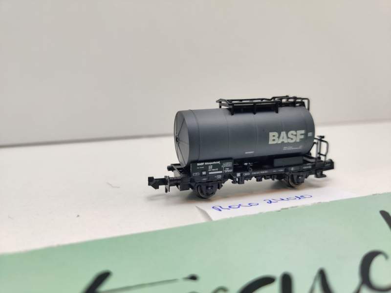 Roco N DC 24010-3 1x Isolier-Kesselwagen "BASF" / Z / DB