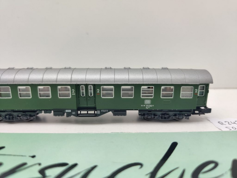 Roco N DC 24211 Eilzugwagen 2.Kl 'Umbauwagen' / Byg516 / DB
