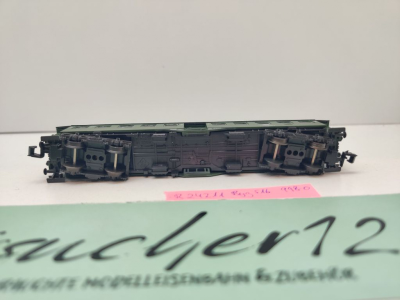 Roco N DC 24211 Eilzugwagen 2.Kl "Umbauwagen" Byg516 / DB
