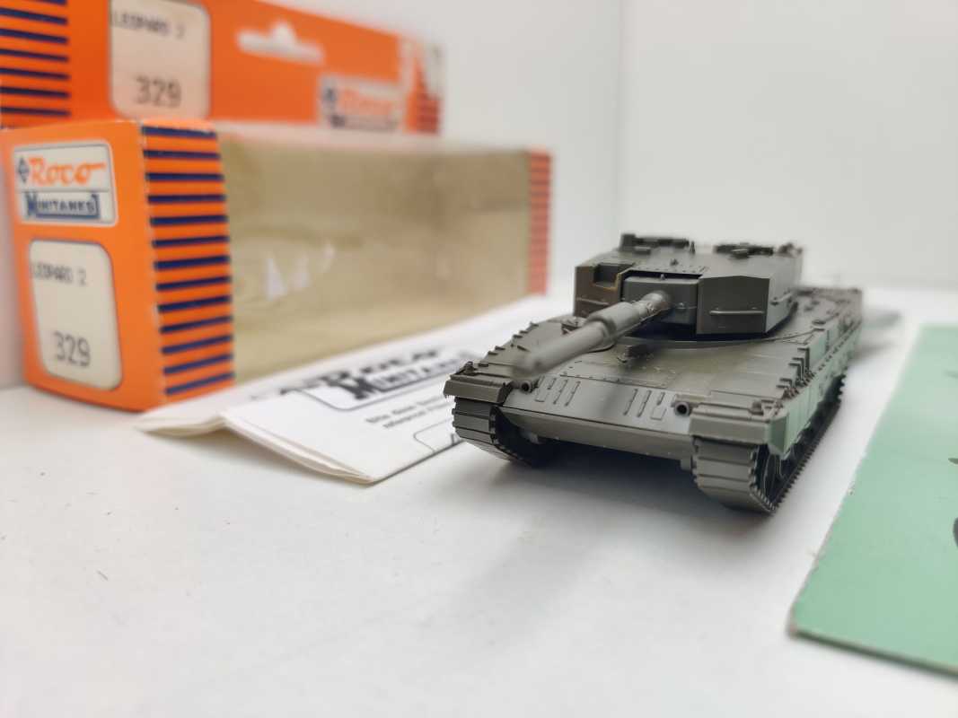 Roco Minitanks H0 329 (1) Kpf Panzer "Leopard" 2 A4  / 1:87 / OVP rot