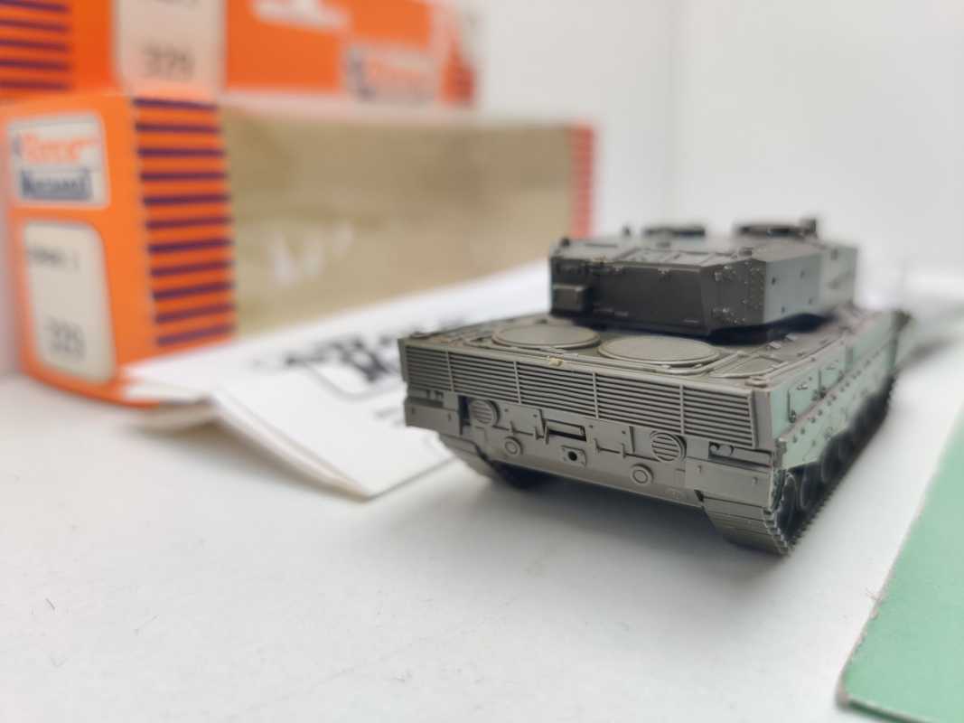 Roco Minitanks H0 329 (1) Kpf Panzer "Leopard" 2 A4  / 1:87 / OVP rot