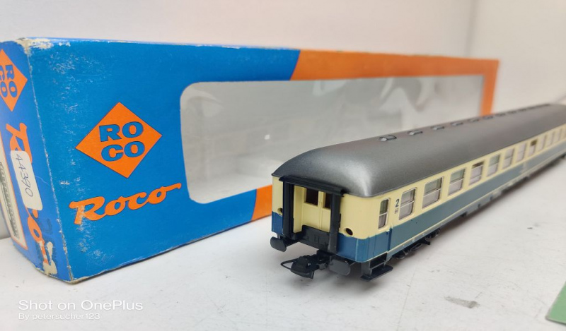 Roco H0 AC 44390 Schnellzugwagen Abteilwagen / 2.Kl / Bm235 / NEM / OVP