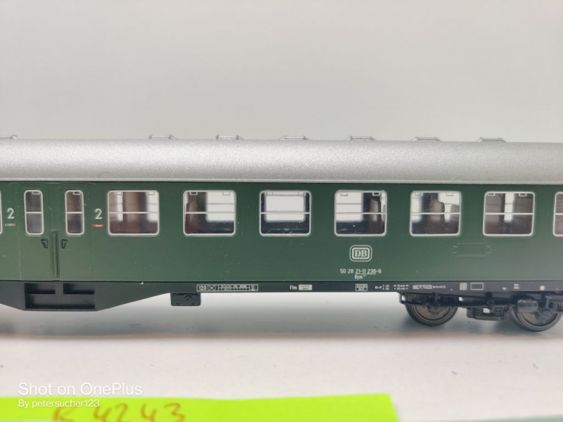 Roco H0 AC 44930 Mitteleinstiegswagen / 2.Kl / Bym421 / NEM / DB