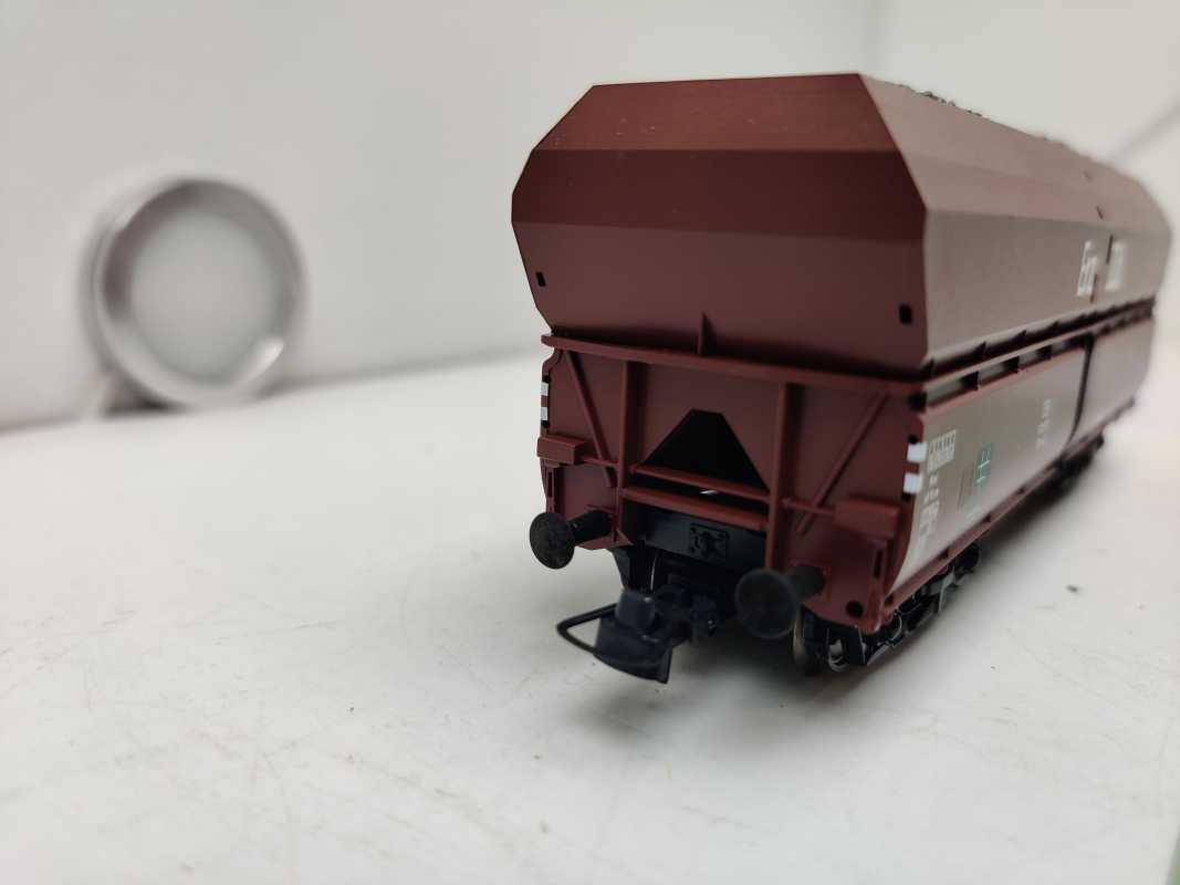 Roco H0 AC 610 591 / vierachsiger Großraum-Selbstentladewagen / NEM / DB / Ladegut Kohle