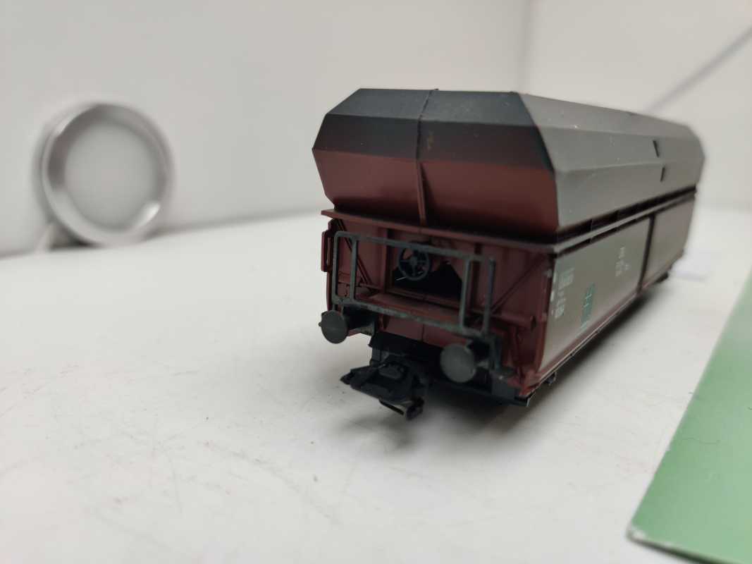 Roco H0 AC 614 284 / vierachsiger Großraum-Selbstentladewagen / NEM / DB / Ladegut Kohle