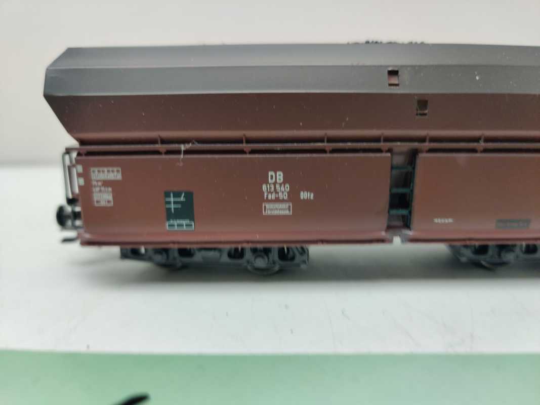 Roco H0 AC 614 540 / vierachsiger Großraum-Selbstentladewagen / NEM / DB / Ladegut Kohle
