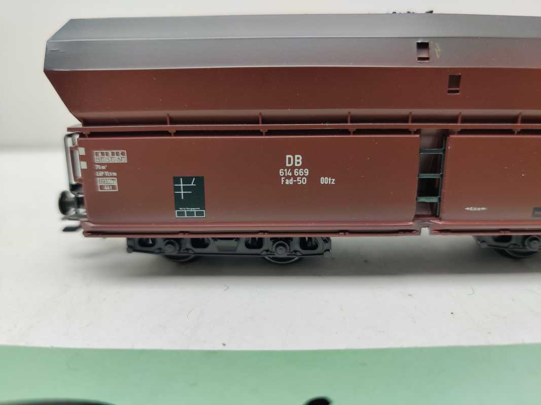 Roco H0 AC 614 669 / vierachsiger Großraum-Selbstentladewagen / NEM / DB / Ladegut Kohle