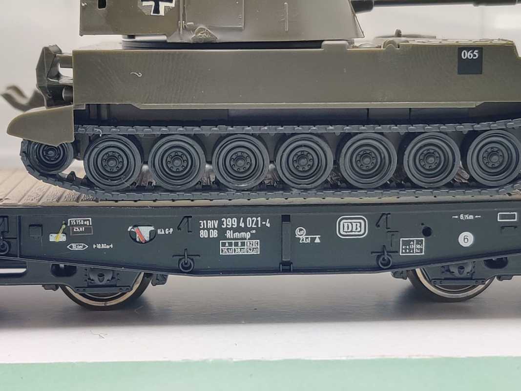 Roco H0 DC 67475 Schwerlastwagen Rlmmp Panzerhaubize M108 Antenne / NEM / DB / OVP