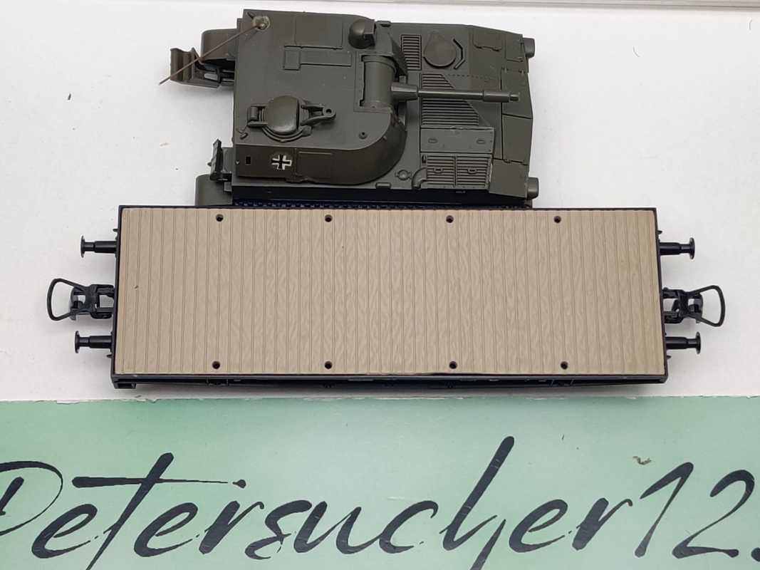 Roco H0 DC 67475 Schwerlastwagen Rlmmp Panzerhaubize M108 Antenne / NEM / DB / OVP