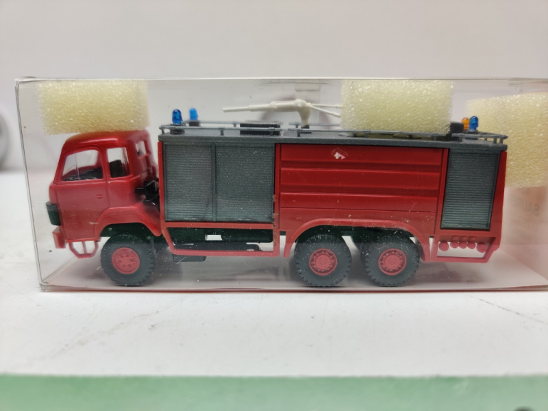 Saurer H0 / 1:87 / 424 / D290/330 Feuerwehr Rosenbauer / OVP