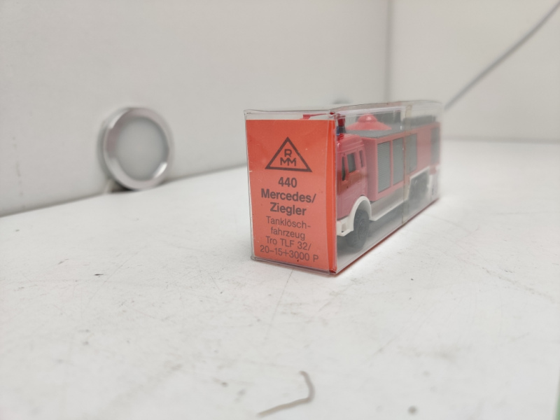 Saurer H0 / 1:87 / 440 / Mercedes / Ziegler Tanklöschfahrzeug TLF32/20-15 / OVP