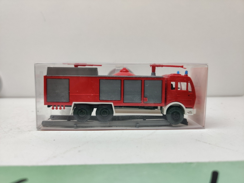 Saurer H0 / 1:87 / 440 / Mercedes / Ziegler Tanklöschfahrzeug TLF32/20-15 / OVP